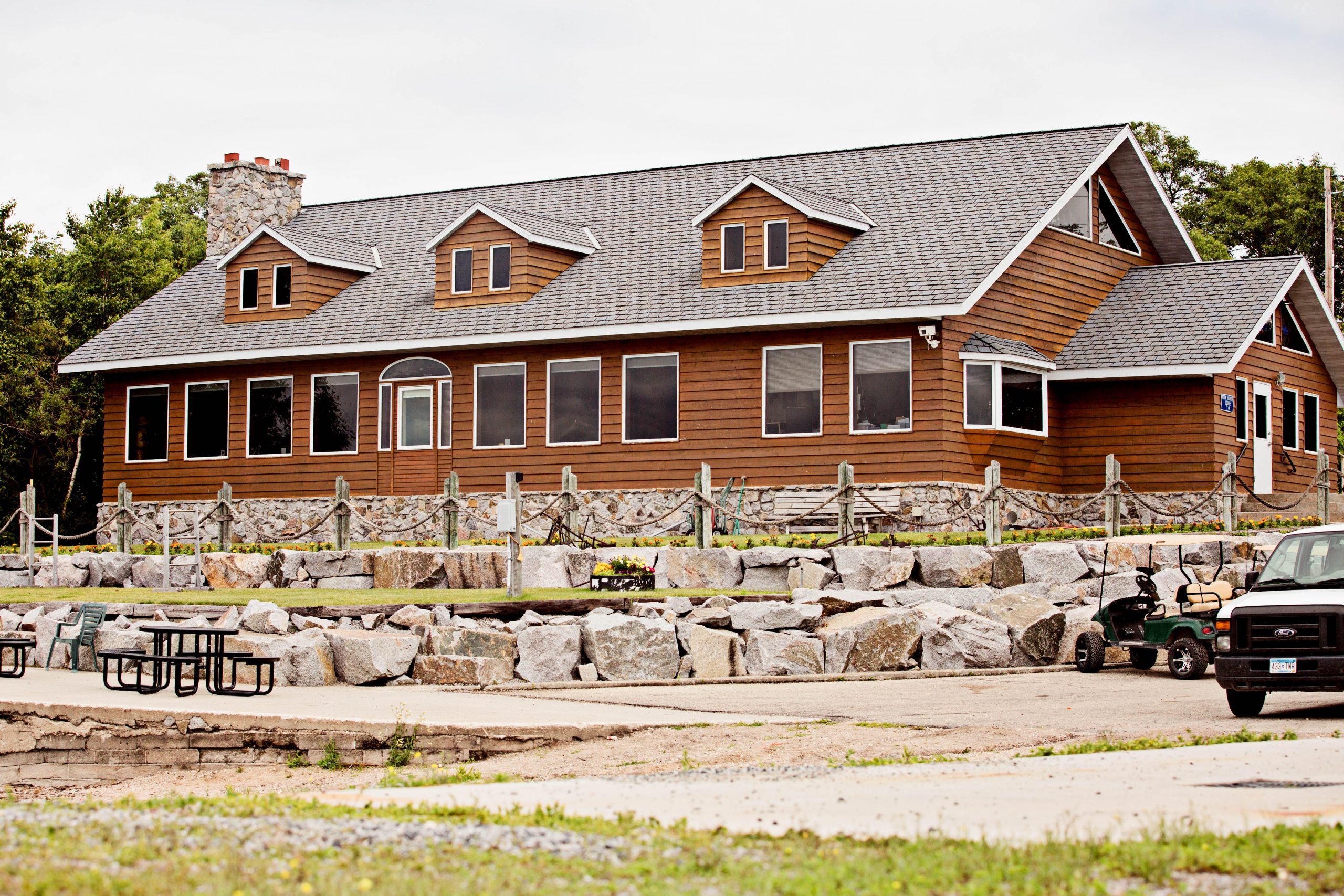 Rock Harbor Lodge Exterior